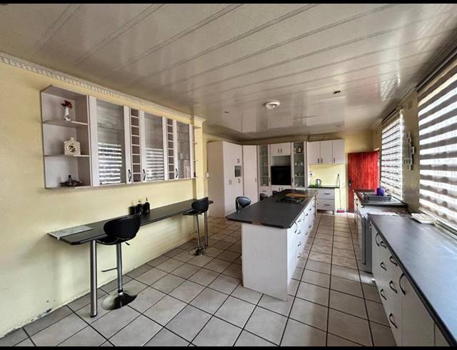 3 BEDROOM HOUSE FOR SALE IN SPRINGS CENTRAL